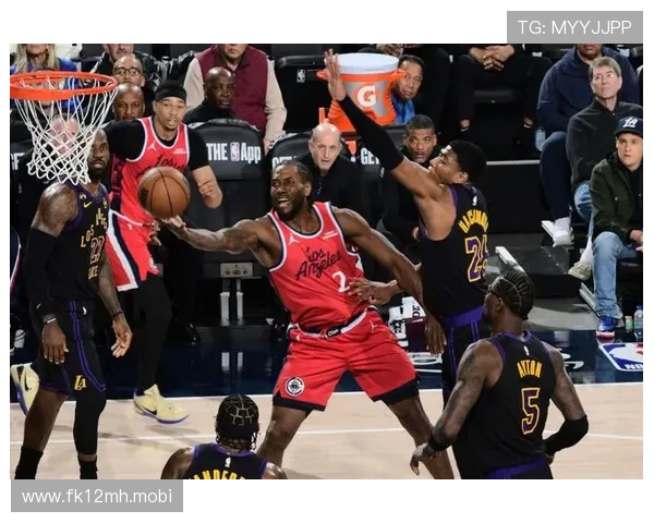 快船拒湖人逆转 小卡复出制胜 快船拒湖人逆转 小卡复出制胜